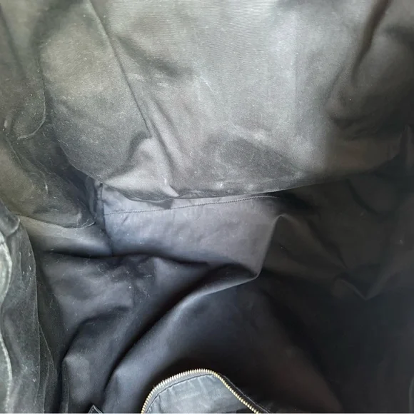 Yves Saint Laurent Black Quilted leather Tote - Icare Maxi bag in lambskin - Picture 10 of 11